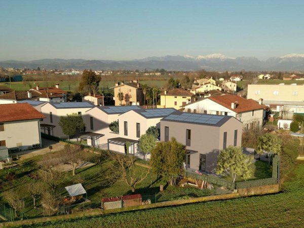 casa indipendente in vendita a Bolzano Vicentino