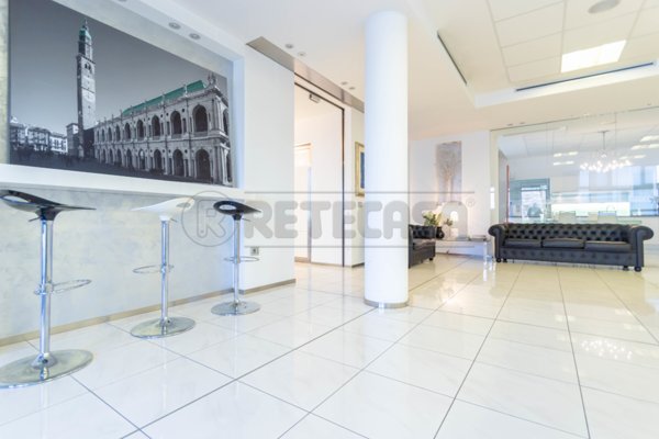 ufficio in vendita a Bolzano Vicentino in zona Lisiera