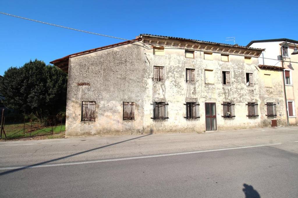 casa indipendente in vendita a Bolzano Vicentino