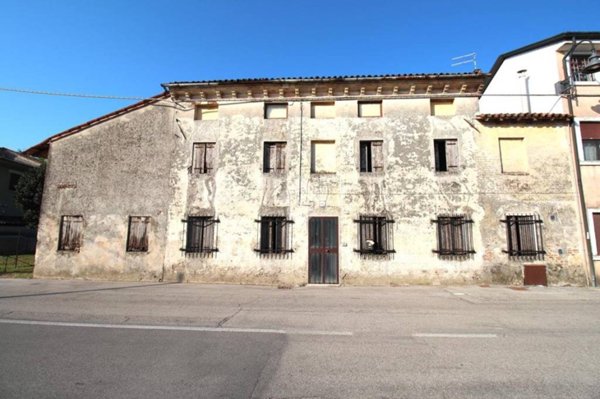 casa indipendente in vendita a Bolzano Vicentino
