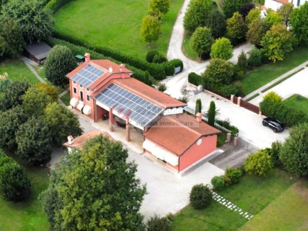 casa indipendente in vendita a Bolzano Vicentino