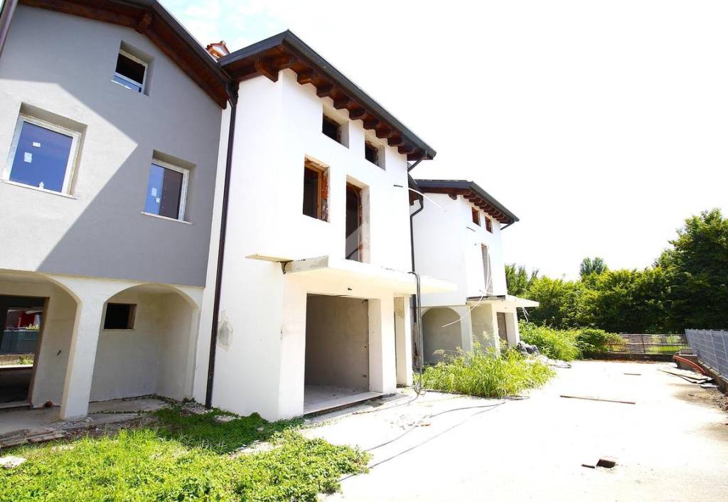 casa indipendente in vendita a Bolzano Vicentino