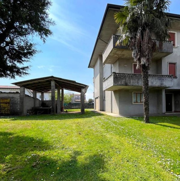 casa indipendente in vendita a Bolzano Vicentino