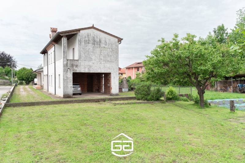 casa indipendente in vendita a Bolzano Vicentino