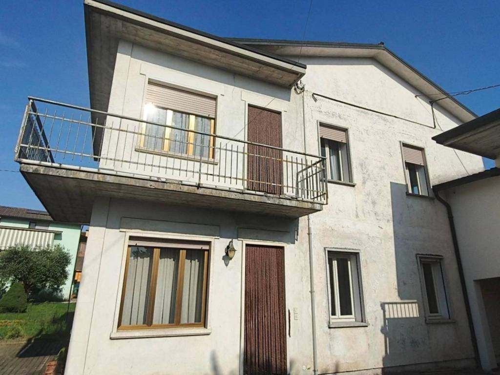 casa indipendente in vendita a Bolzano Vicentino