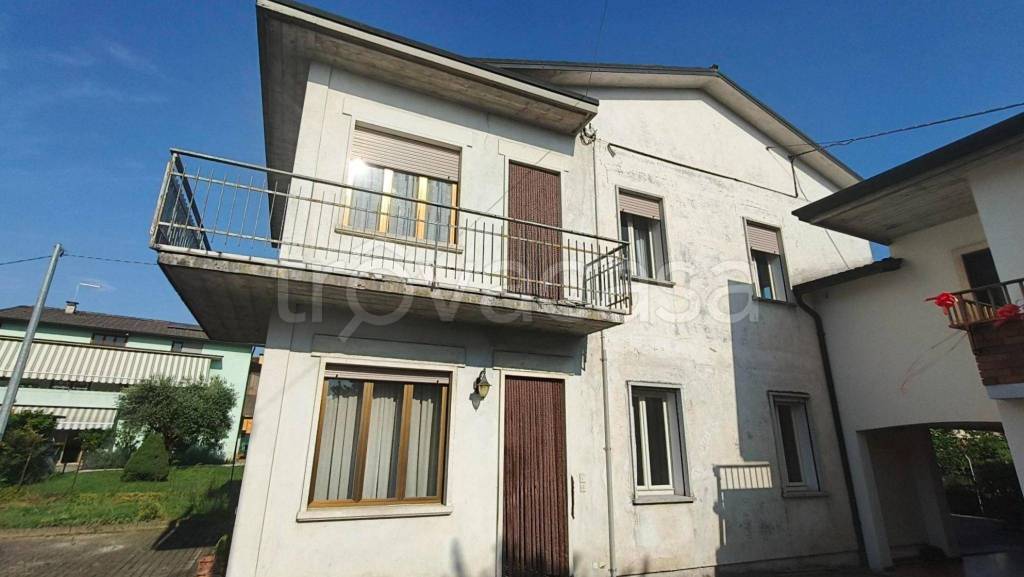 casa indipendente in vendita a Bolzano Vicentino