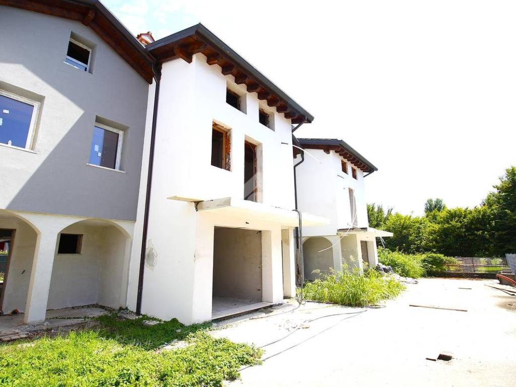 casa indipendente in vendita a Bolzano Vicentino