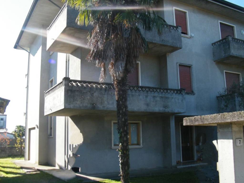 casa indipendente in vendita a Bolzano Vicentino