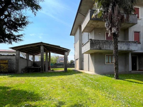 casa indipendente in vendita a Bolzano Vicentino