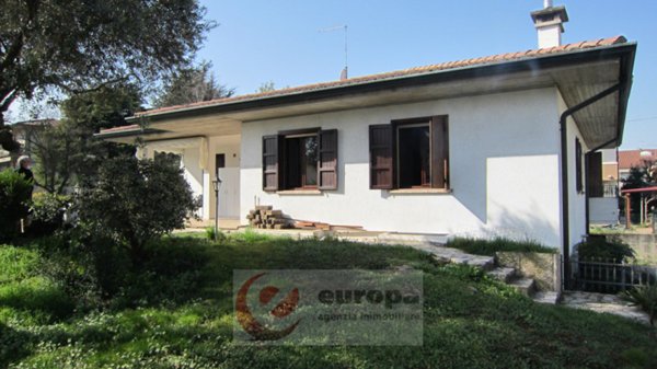 casa indipendente in vendita a Bolzano Vicentino
