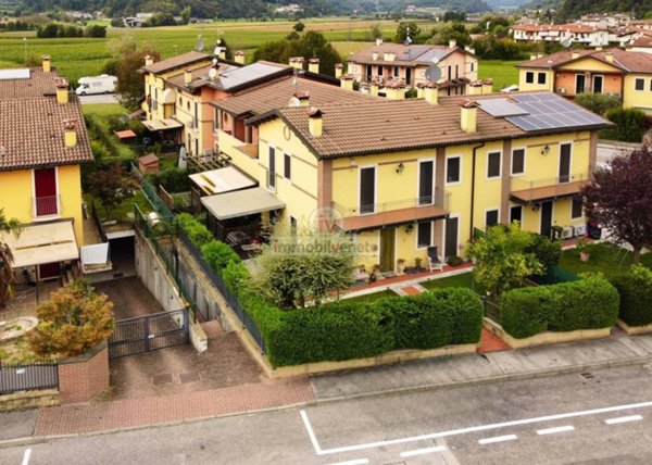casa indipendente in vendita a Bolzano Vicentino