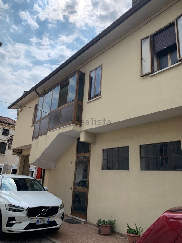 casa indipendente in vendita a Bolzano Vicentino