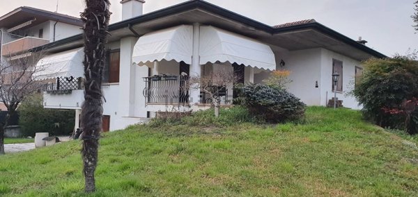 casa indipendente in vendita a Bolzano Vicentino