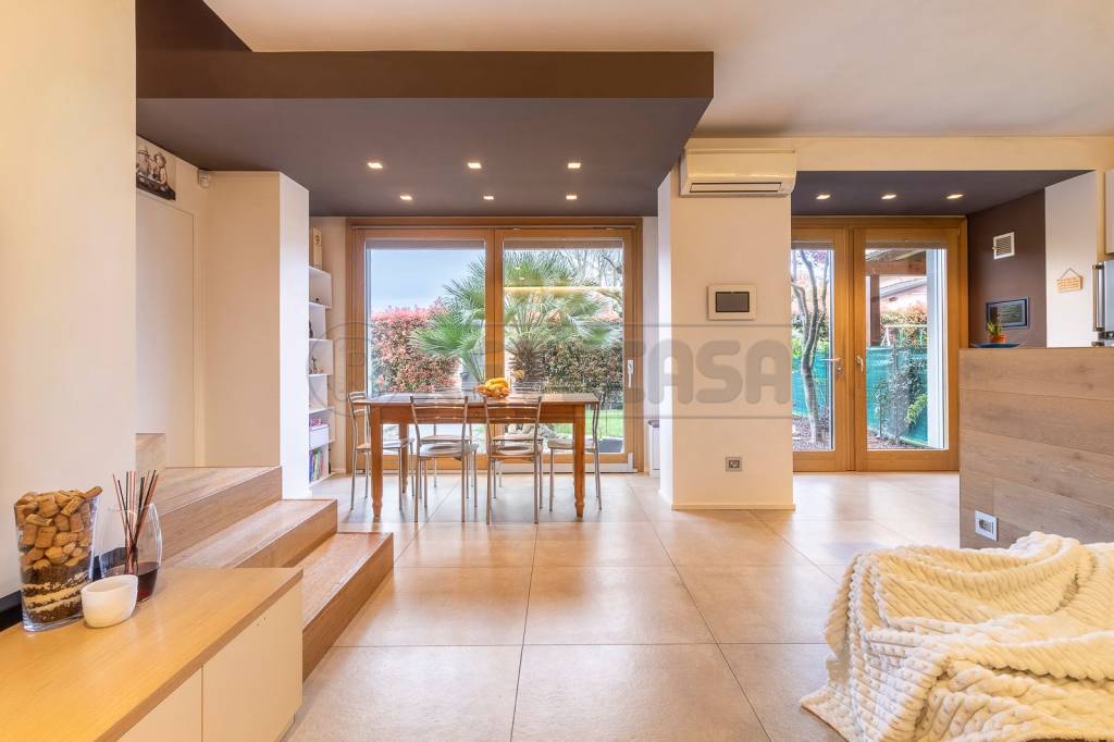 casa indipendente in vendita a Bolzano Vicentino