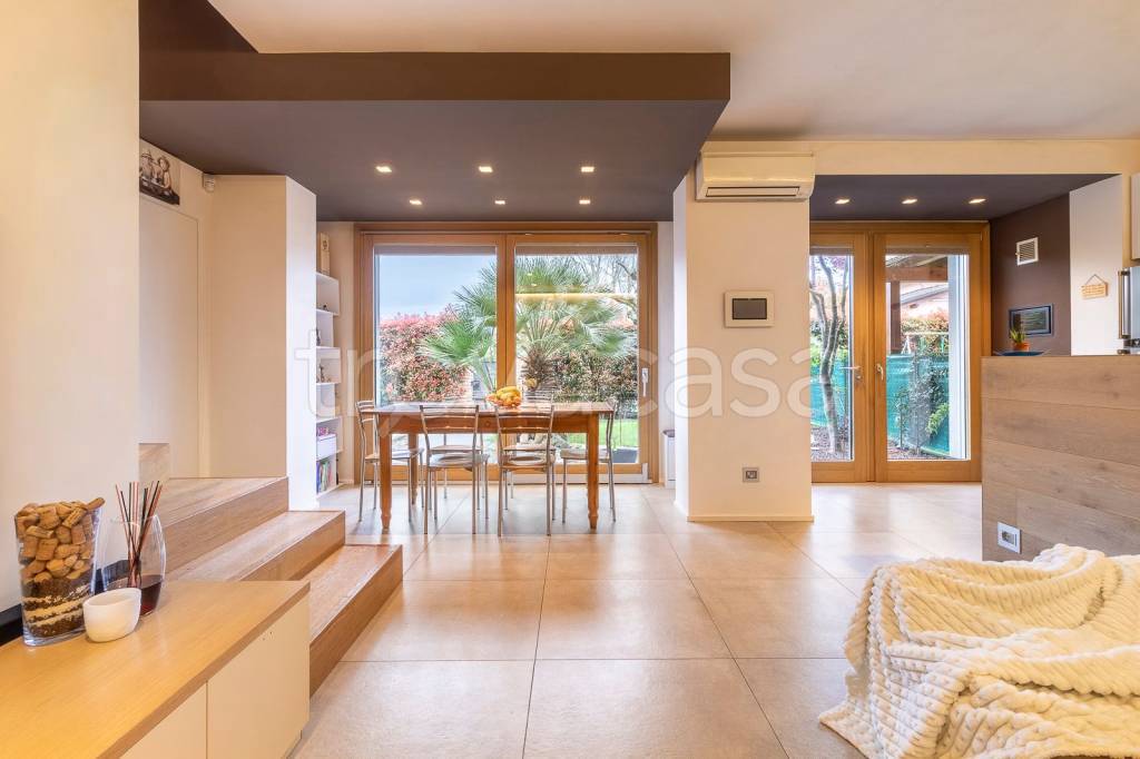 casa indipendente in vendita a Bolzano Vicentino