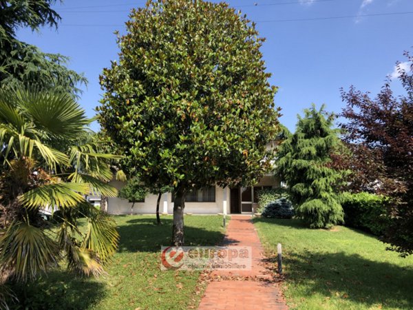 casa indipendente in vendita a Bolzano Vicentino