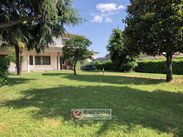 casa indipendente in vendita a Bolzano Vicentino