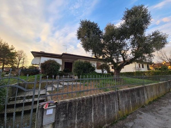 casa indipendente in vendita a Bolzano Vicentino