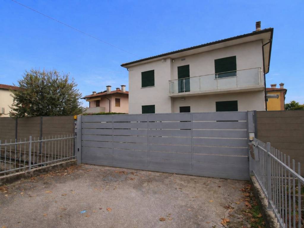 casa indipendente in vendita a Bolzano Vicentino