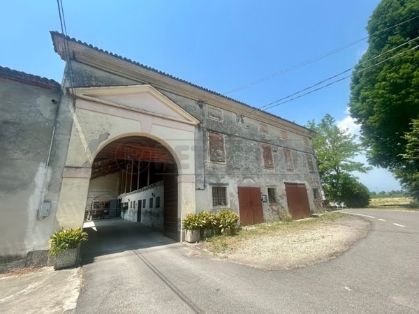 casale in vendita a Bolzano Vicentino