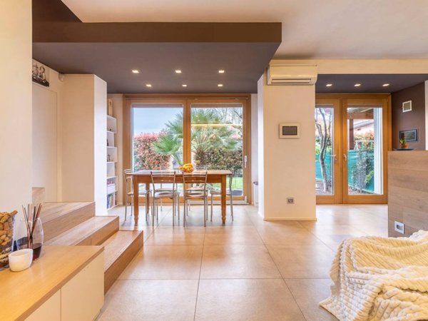 casa indipendente in vendita a Bolzano Vicentino