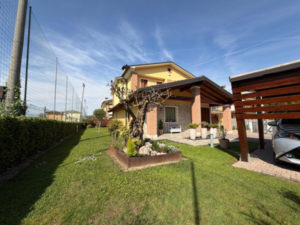casa indipendente in vendita a Bolzano Vicentino in zona Ospedaletto