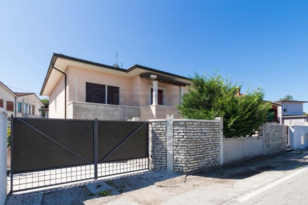 casa indipendente in vendita a Breganze