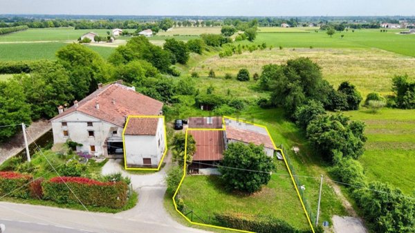 casale in vendita a Breganze in zona Maragnole