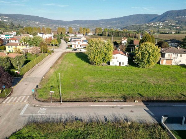 casa indipendente in vendita a Brendola in zona Vò