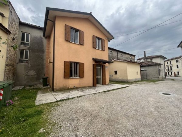 casa indipendente in vendita a Brendola in zona Vò