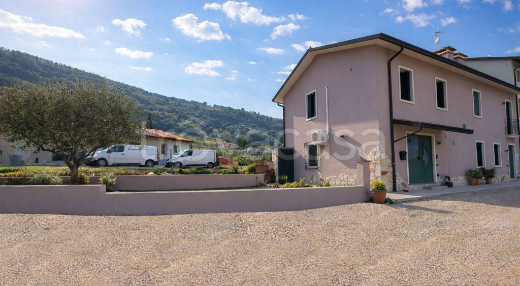 casa indipendente in vendita a Brendola in zona San Valentino