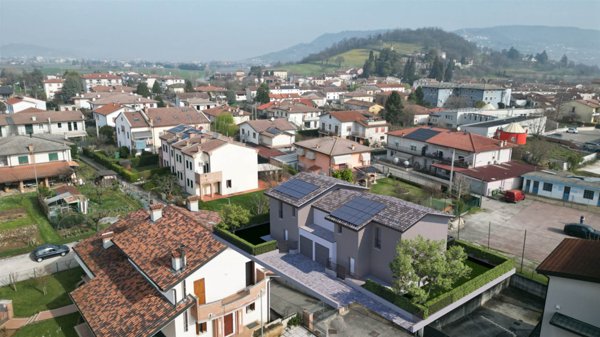 casa indipendente in vendita a Brendola in zona Vò