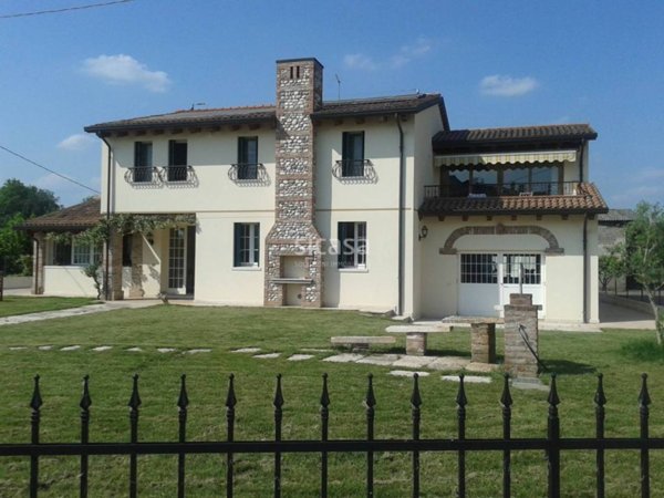 casa indipendente in vendita a Bressanvido in zona Poianella