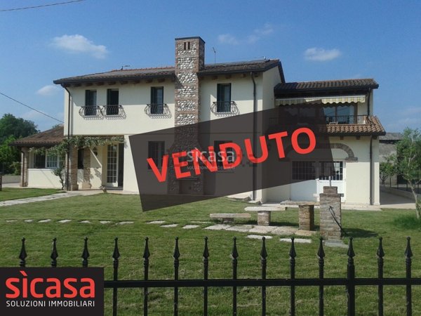 casa indipendente in vendita a Bressanvido in zona Poianella