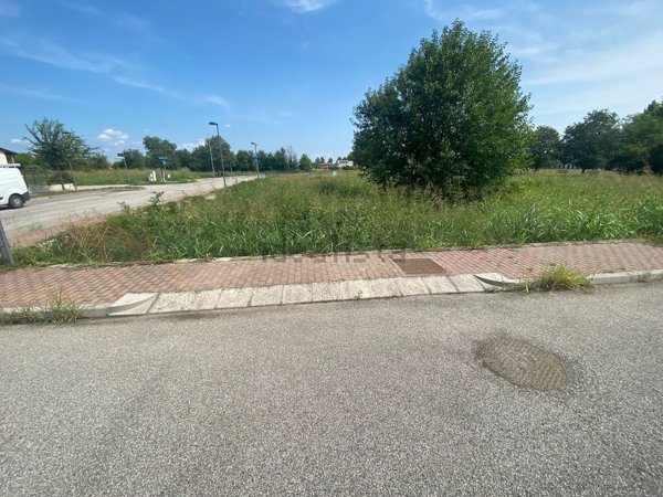 terreno edificabile in vendita a Bressanvido in zona Poianella