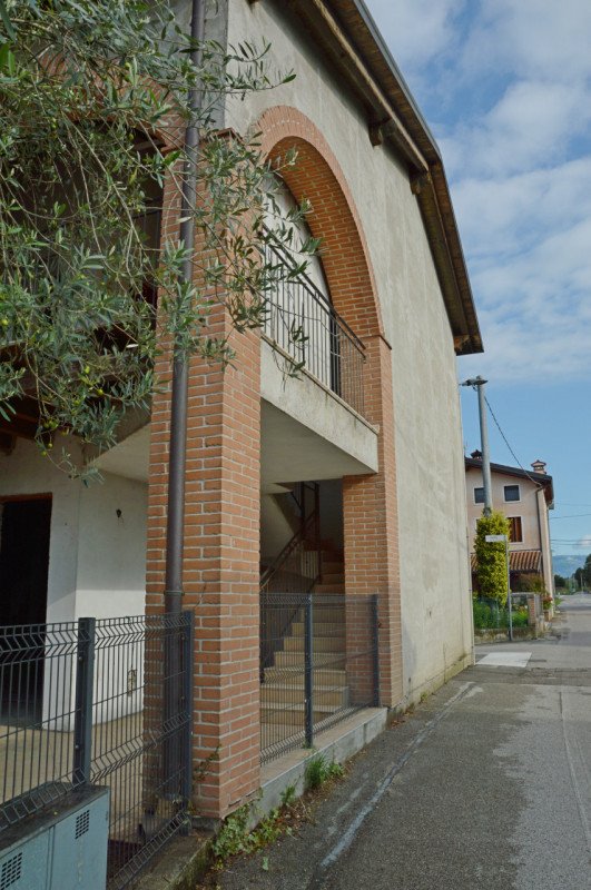 casa indipendente in vendita a Bressanvido in zona Poianella