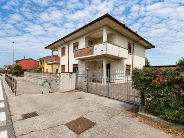 casa indipendente in vendita a Bressanvido in zona Poianella