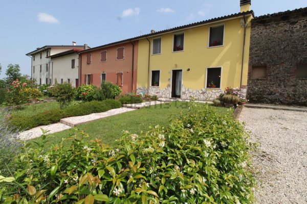 casa indipendente in vendita a Brogliano