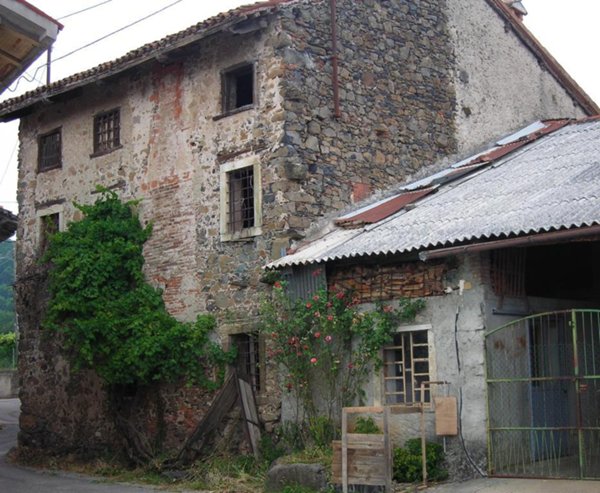 casa indipendente in vendita a Brogliano in zona Quargnenta