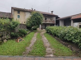 casa indipendente in vendita a Brogliano in zona Quargnenta