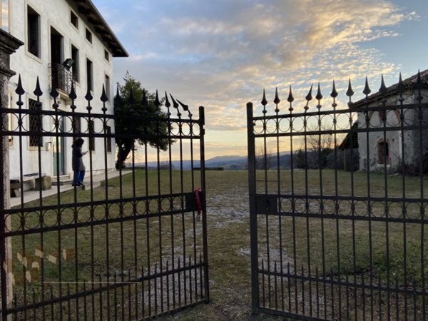 casa indipendente in vendita a Brogliano in zona Quargnenta