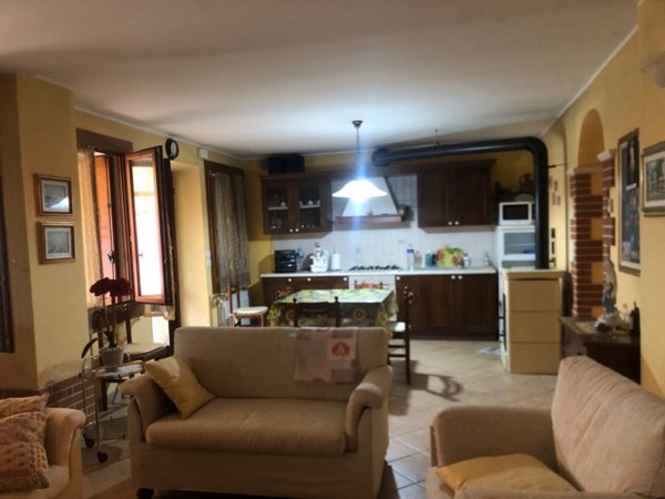casa semindipendente in vendita a Brogliano in zona Quargnenta