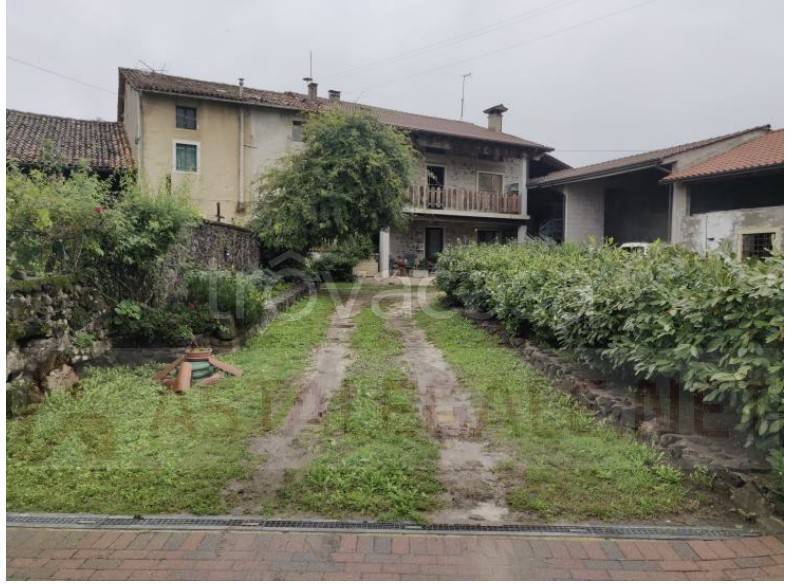 casa indipendente in vendita a Brogliano in zona Quargnenta