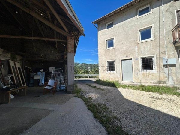 casa indipendente in vendita a Brogliano