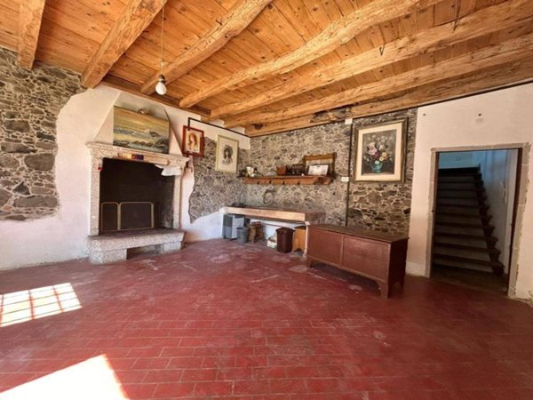 casa indipendente in vendita a Brogliano in zona Quargnenta
