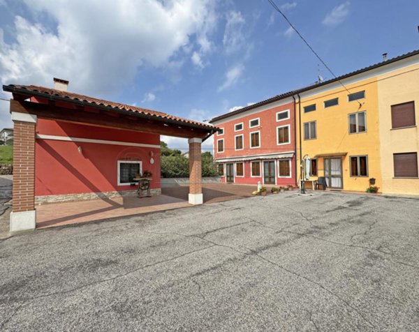 casa indipendente in vendita a Brogliano in zona Quargnenta