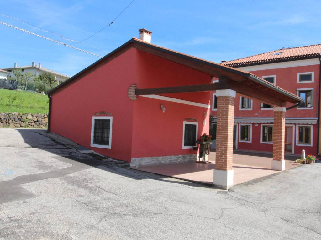 casa indipendente in vendita a Brogliano