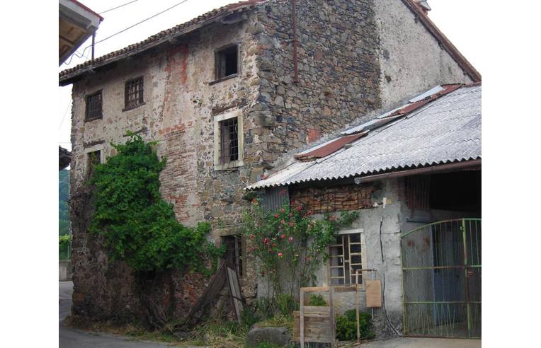 casa indipendente in vendita a Brogliano in zona Quargnenta