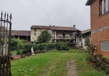 casa indipendente in vendita a Brogliano in zona Quargnenta
