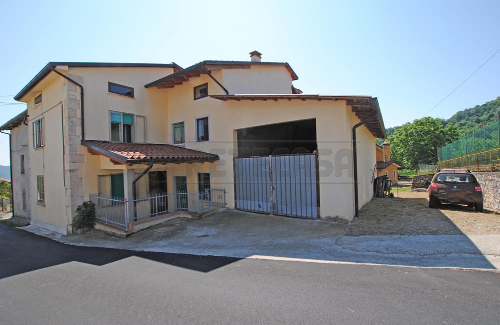 casa indipendente in vendita a Brogliano